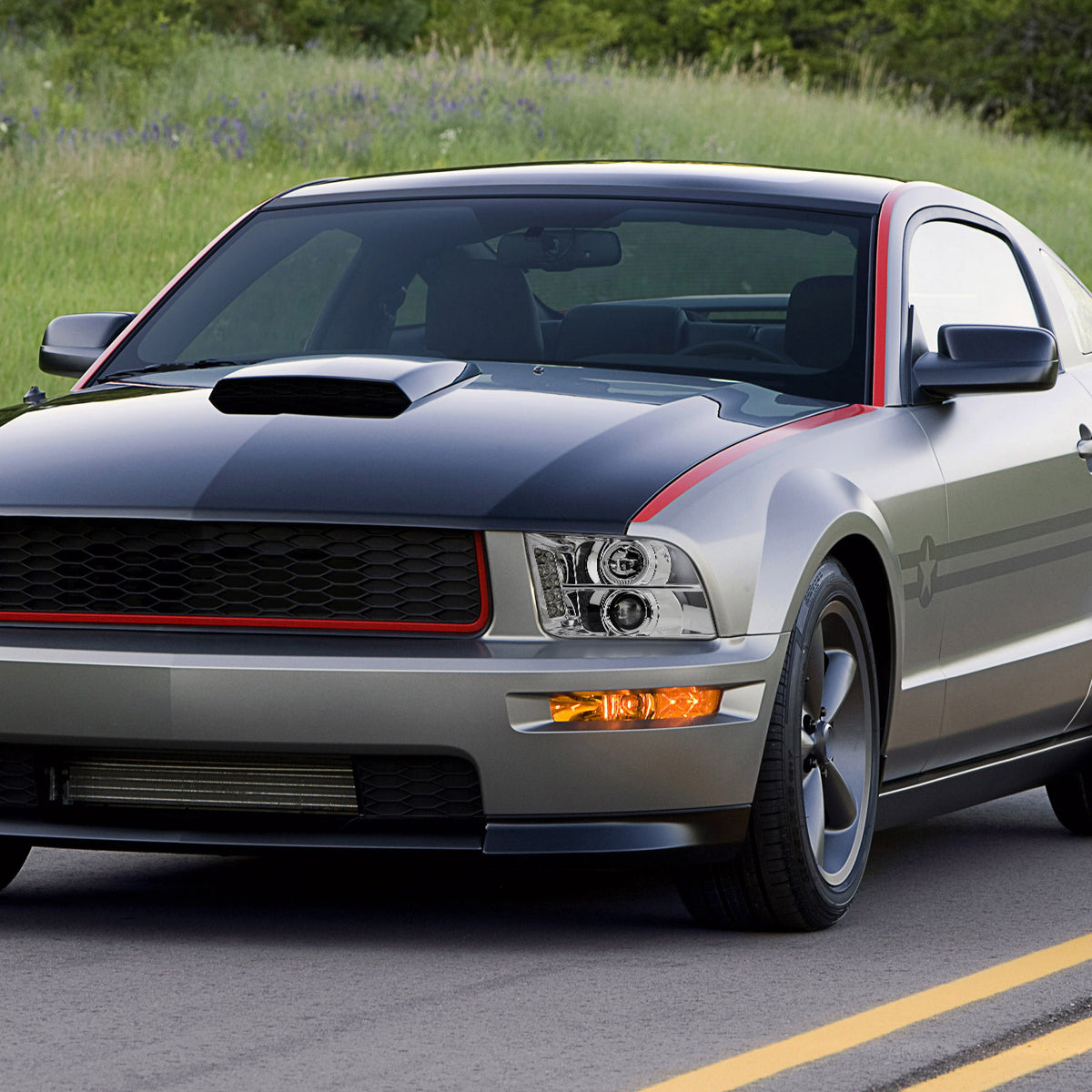 2005-2009 Ford Mustang S197 Halo Projector Headlights w/ LED Light Strip (Chrome Housing / Clear Lens)
