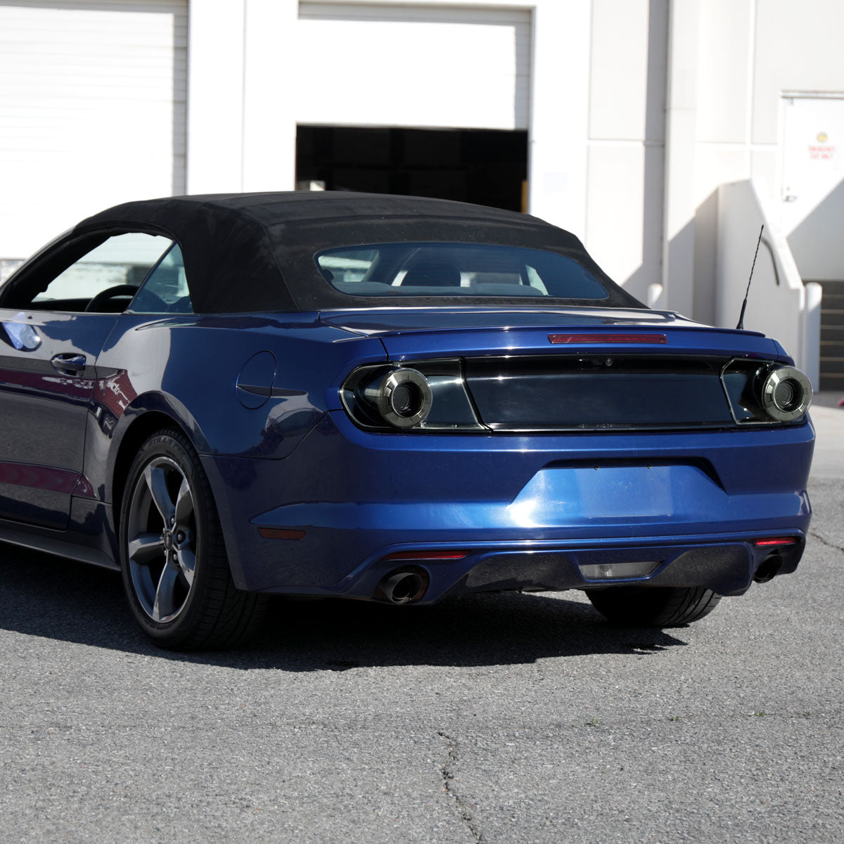 2015-2022 Ford Mustang S550 Coupe/Convertible LED Tail Lights (Glossy Black Housing / Smoked Lens)